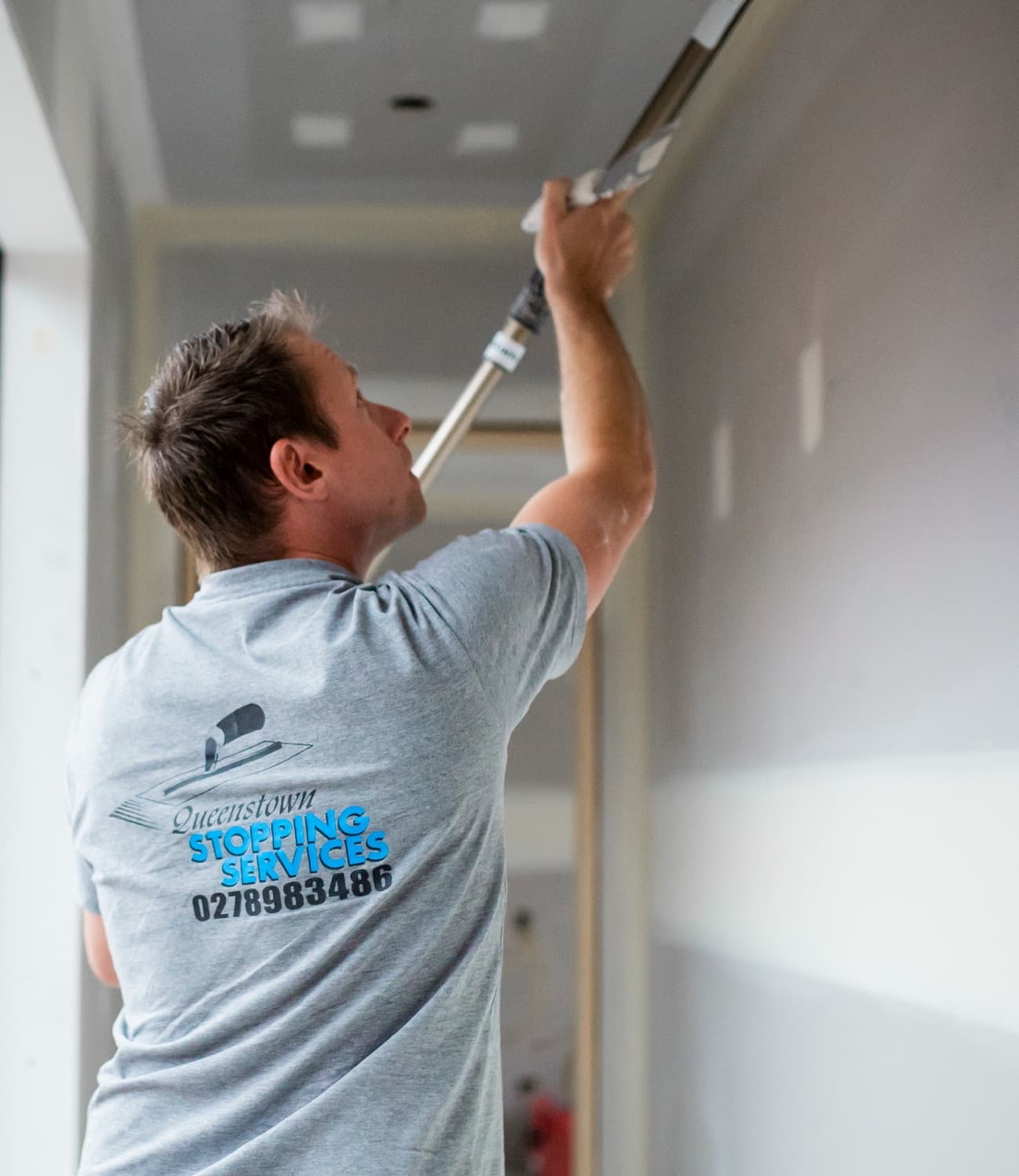 Steve Cole, Director of Queenstown Stopping Services, stopping plasterboard on site